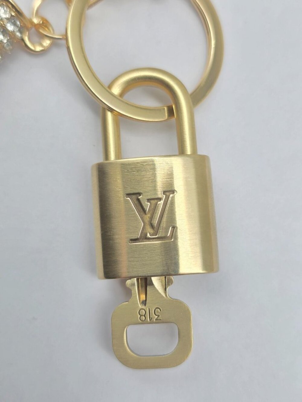 Authentic Louis Vuitton Gold Padlock 🔑 Unbranded Lipstick Keychain Bag Charm - Picture 8 of 9